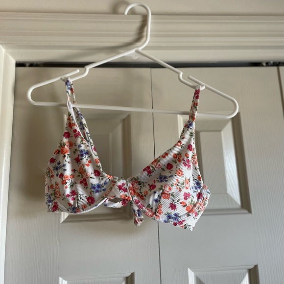 SHEIN Other - Shein White Bikini Top with a Floral Pattern